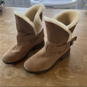 UGG Bodie Women’s Boots Waterproof Suede Chestnut Tan Buckle, SIZE 9